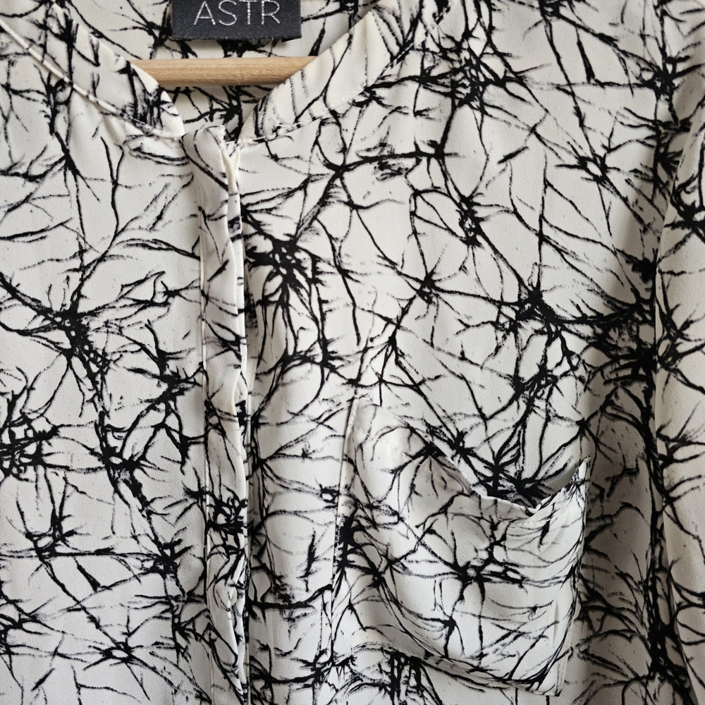 Astr Black And White Pattern Button-Up Blouse, S - image 5